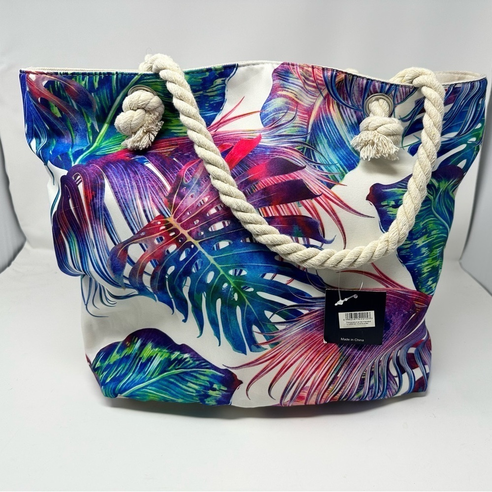 NWT beautiful Tropical Zippered Purse